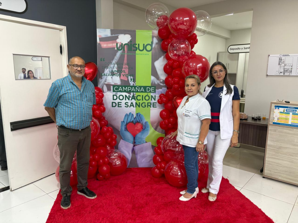 Estudiantes de medicina de UNISUD aguardando en el Centro de Simulación durante la jornada de donación de sangre.